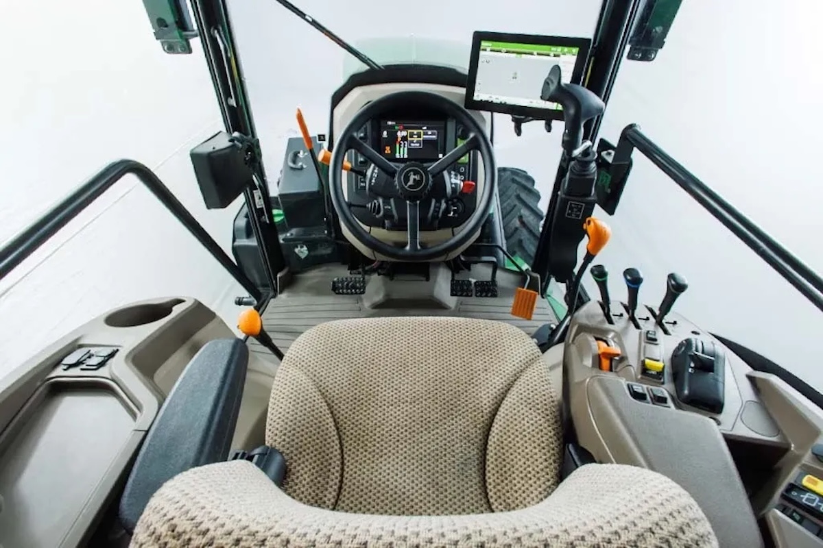 Gli specializzati 5EN sono dotati di cabina spaziosa, comandi ergonomici e filtrazione premium